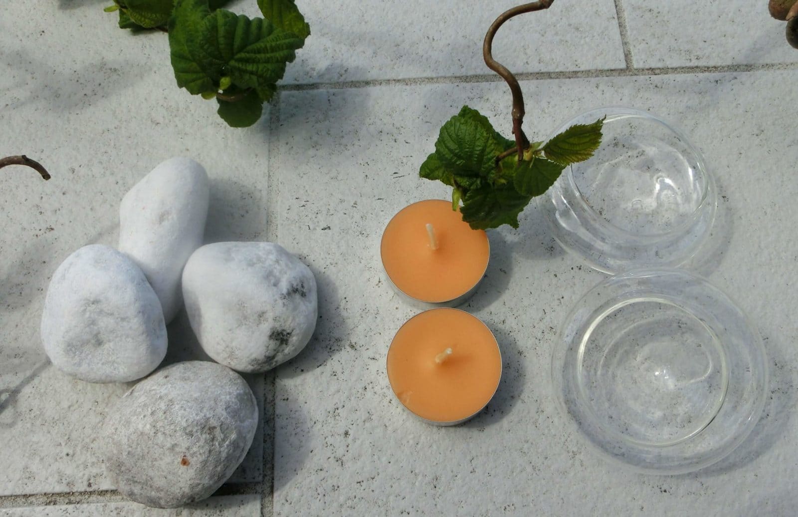 Schnelle Dekoration mit Schwimmteelichtern