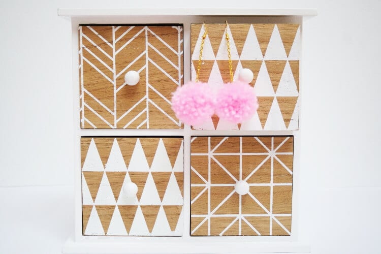 DIY Pom Pom Ohrringe / Mini Pompoms selber machen