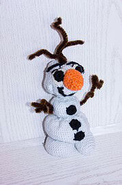 Olaf – der niedliche Schneemann aus Frozen gehäkelt