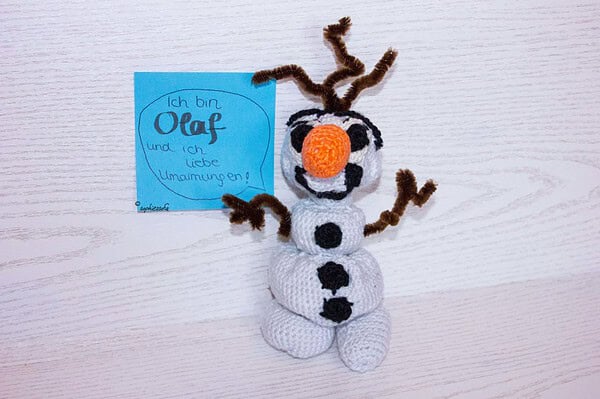 Olaf - der niedliche Schneemann aus Frozen gehäkelt