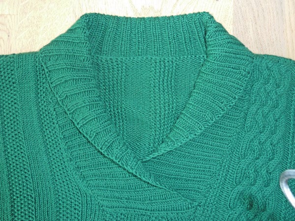 Männerpullover mit Zopf