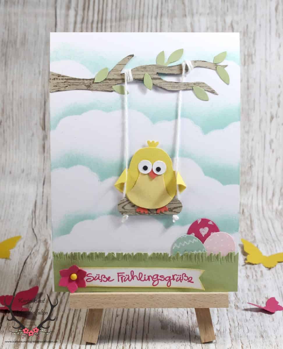 Osterkarte mit Küken auf der Schaukel und Frühlingsgruß