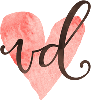 Kreatives Herz mit Wasserfarbenoptik und handgeschriebenem 'vd' Schriftzug, symbolisiert Liebe und Handarbeit, ideal für DIY- und Handwerkskunst-Themen.