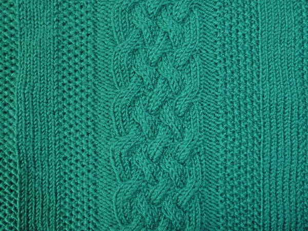 Männerpullover mit Zopf
