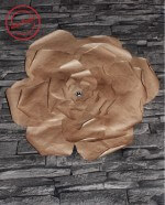 Dekorieren mit riesigen Papierblumen
