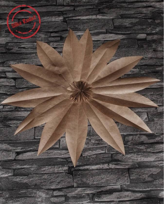 Dekorieren mit riesigen Papierblumen