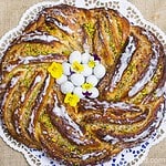Osterkranz – traditioneller Kuchen mit knuspriger Marzipan-Nuss-Füllung [ Birgit D ]