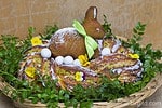 Osterkranz – traditioneller Kuchen mit knuspriger Marzipan-Nuss-Füllung [ Birgit D ]