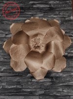 Dekorieren mit riesigen Papierblumen