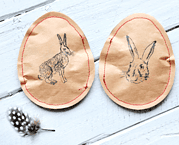 #12giftswithlove – Gefüllte Packpapier-Ostereier und Geschenkverpackung inkl. Freebies