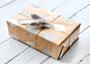 #12giftswithlove – Gefüllte Packpapier-Ostereier und Geschenkverpackung inkl. Freebies