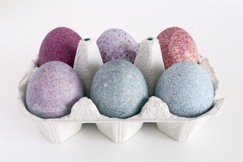 Eier färben mit Reis und Lebensmittelfarbe