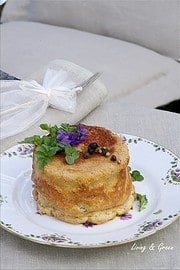 Der Frühling auf dem Teller: Kartoffelpudding mit Bachkresse und Gänseblümchenkapern!