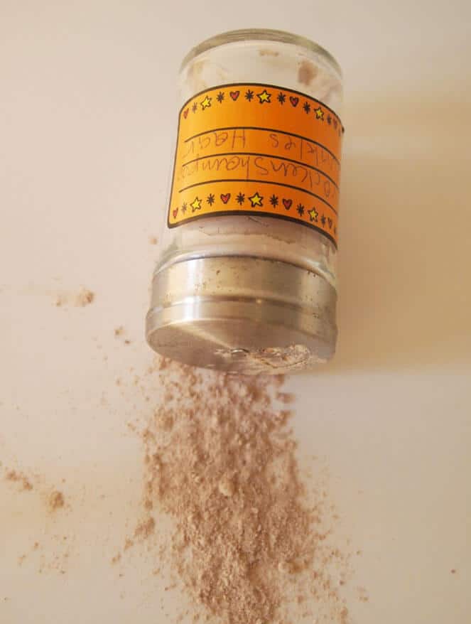Trockenshampoo für dunkles Haar