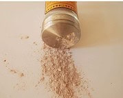 Trockenshampoo für dunkles Haar