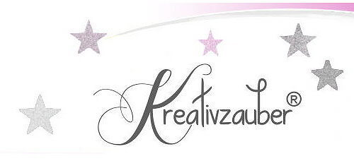 Logo von Kreativzauber, einer Marke für handgemachte kreative Produkte, mit stilvollem Schriftzug und dekorativen Sternen in Pastellfarben, passend für Handmade- und Kunsthandwerksartikel.