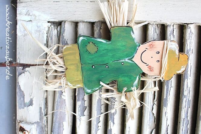 Herbstbasteln: Vogelscheuche aus Holz