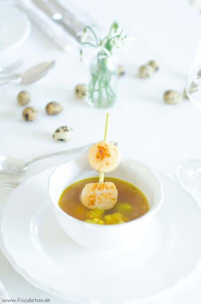 Zitronengrassuppe mit Jakobsmuscheln von den [Foodistas]