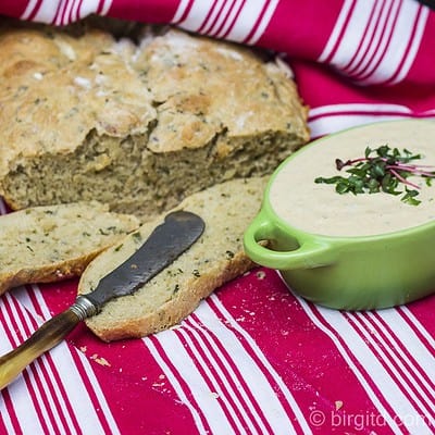 Bärlauch-Zwiebelbrot & würzige Schafskäsecrème [BirgitD]