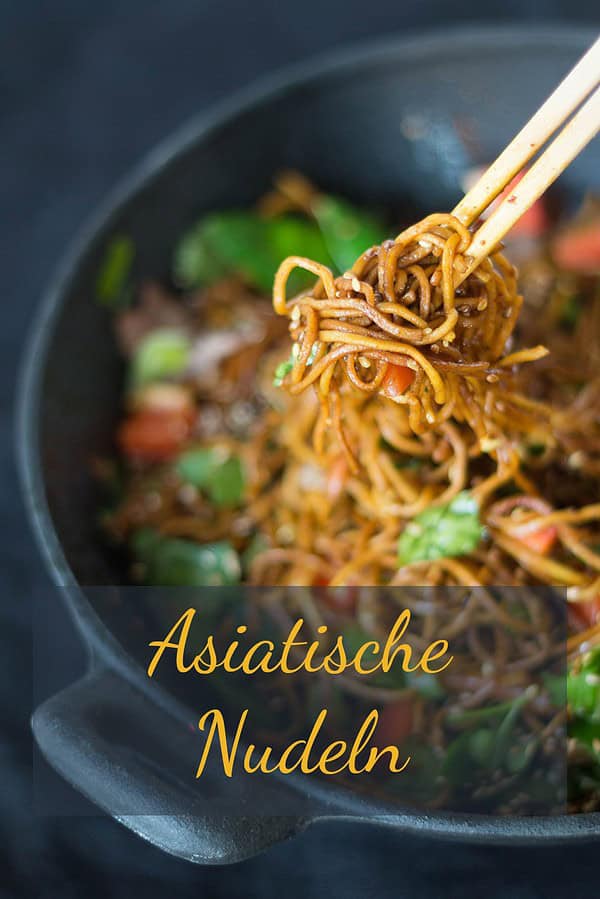 Asiatische Nudeln mit Frühlingsgemüse und Rindfleisch