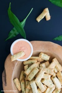 Bärlauch-Kräcker mit roasted Paprika Dip von den [Foodistas]