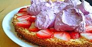 Creme Torte mit frischen Beeren