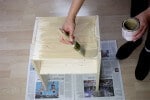 DIY Nachttisch mit Briefmarken