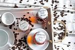 Karamellsirup im Kaffee: ein Rezept, drei Aromen