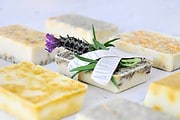 Geschenkidee, nicht nur zum Muttertag: 3 Rezepte für DIY Seife