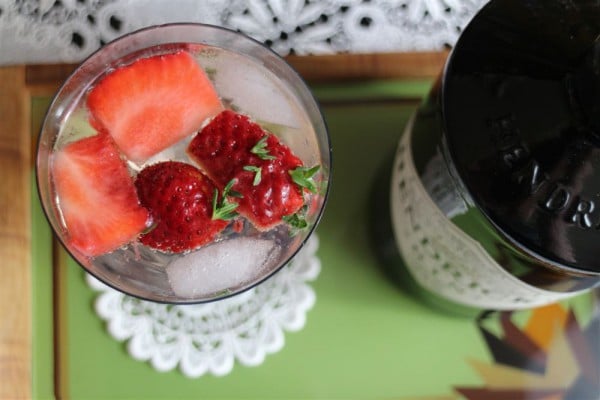 Erdbeer-Thymian-Gin-Tonic