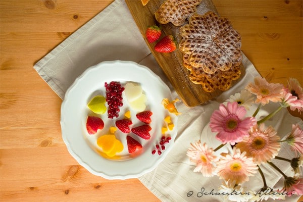 Vanille-Waffeln nach Mamas Rezept und herziges Obst