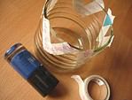 Einen Kerzenhalter aus Altglas und Nagellack basteln