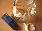 Einen Kerzenhalter aus Altglas und Nagellack basteln