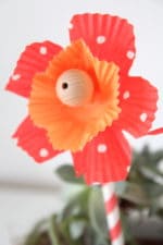 {für Mutti: } Papierblumen aus Muffinförmchen