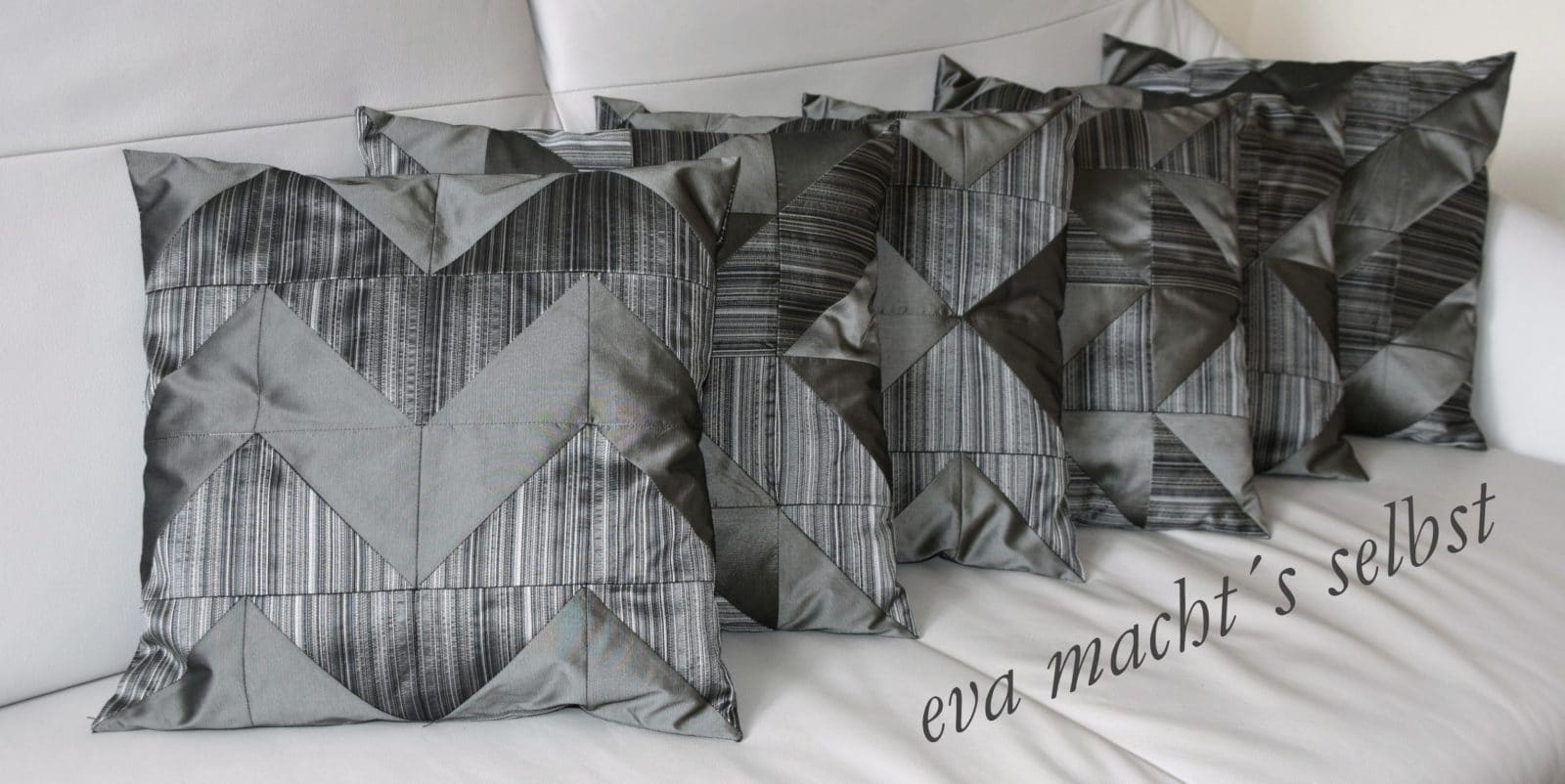 Seidige Patchwork-Kissen