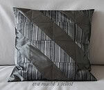 Seidige Patchwork-Kissen
