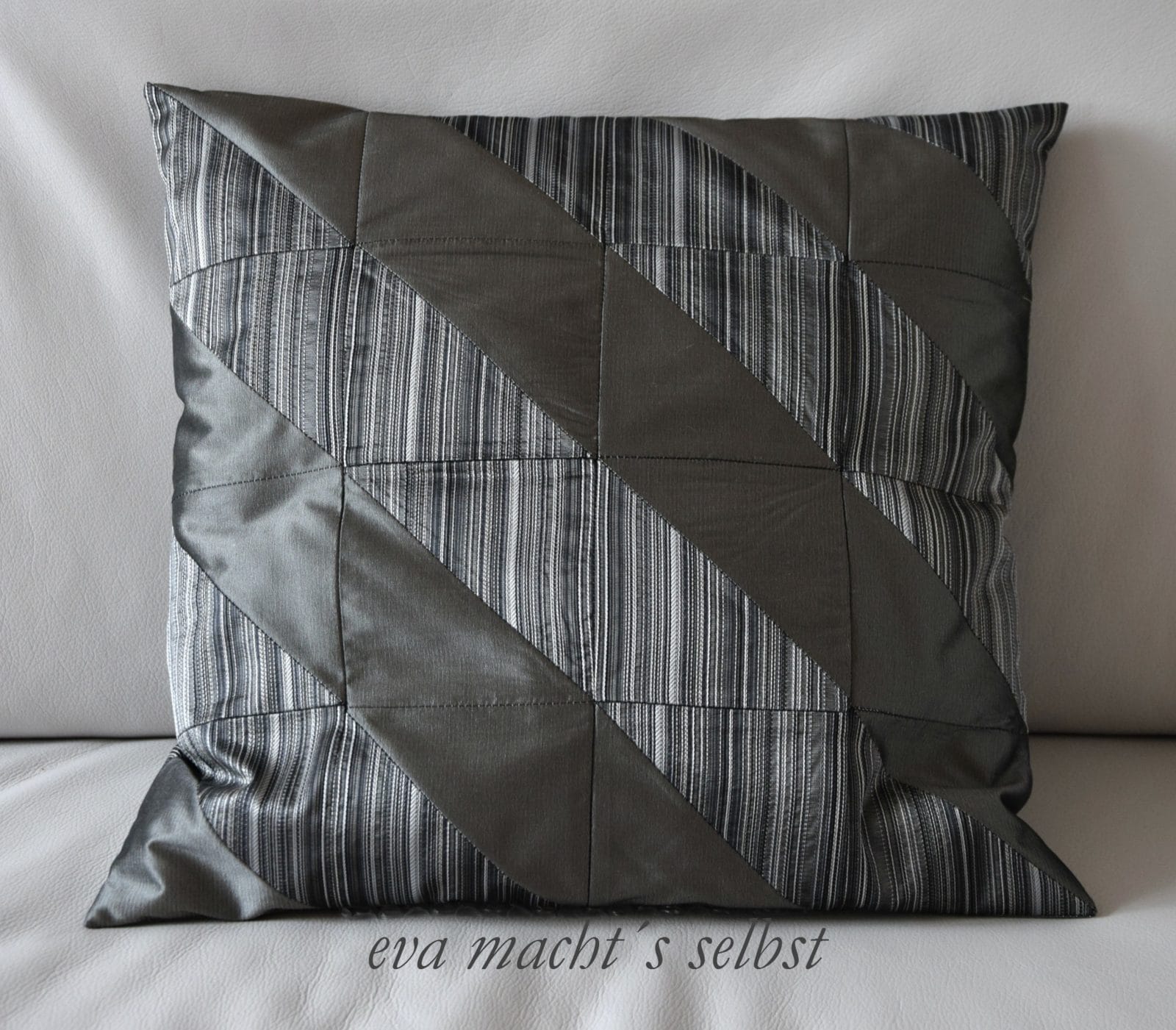 Seidige Patchwork-Kissen
