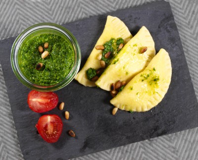 Bärlauchpesto zu Ravioli mit Ziegenfrischkäsefüllung