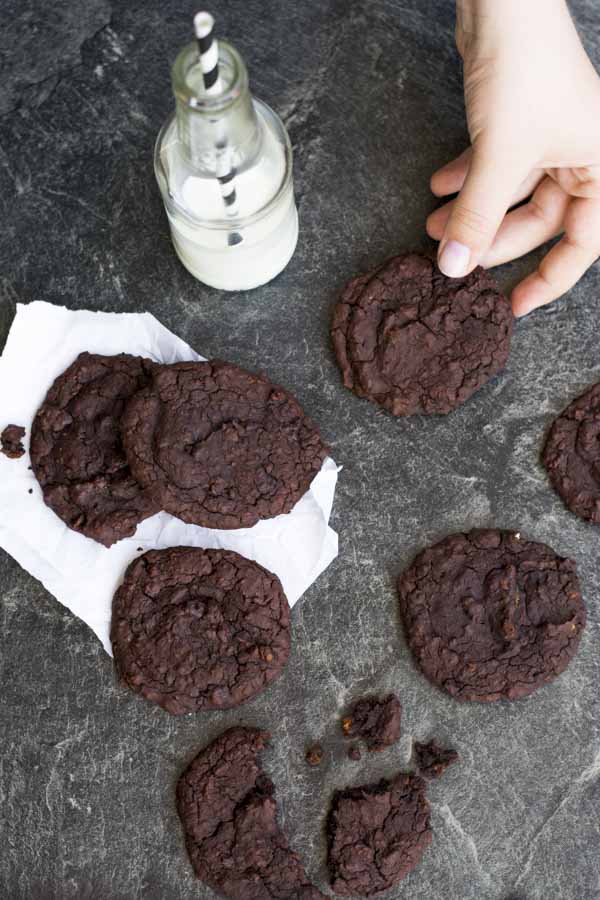 Backen mit Bohnen oder „Life is better with fresh baked cookies!“ – Schokoladen Fudge Cookies mit schwarzen Bohnen