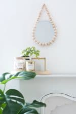 10-Minuten-DIY: Raindrop Spiegel aus Holzkugeln