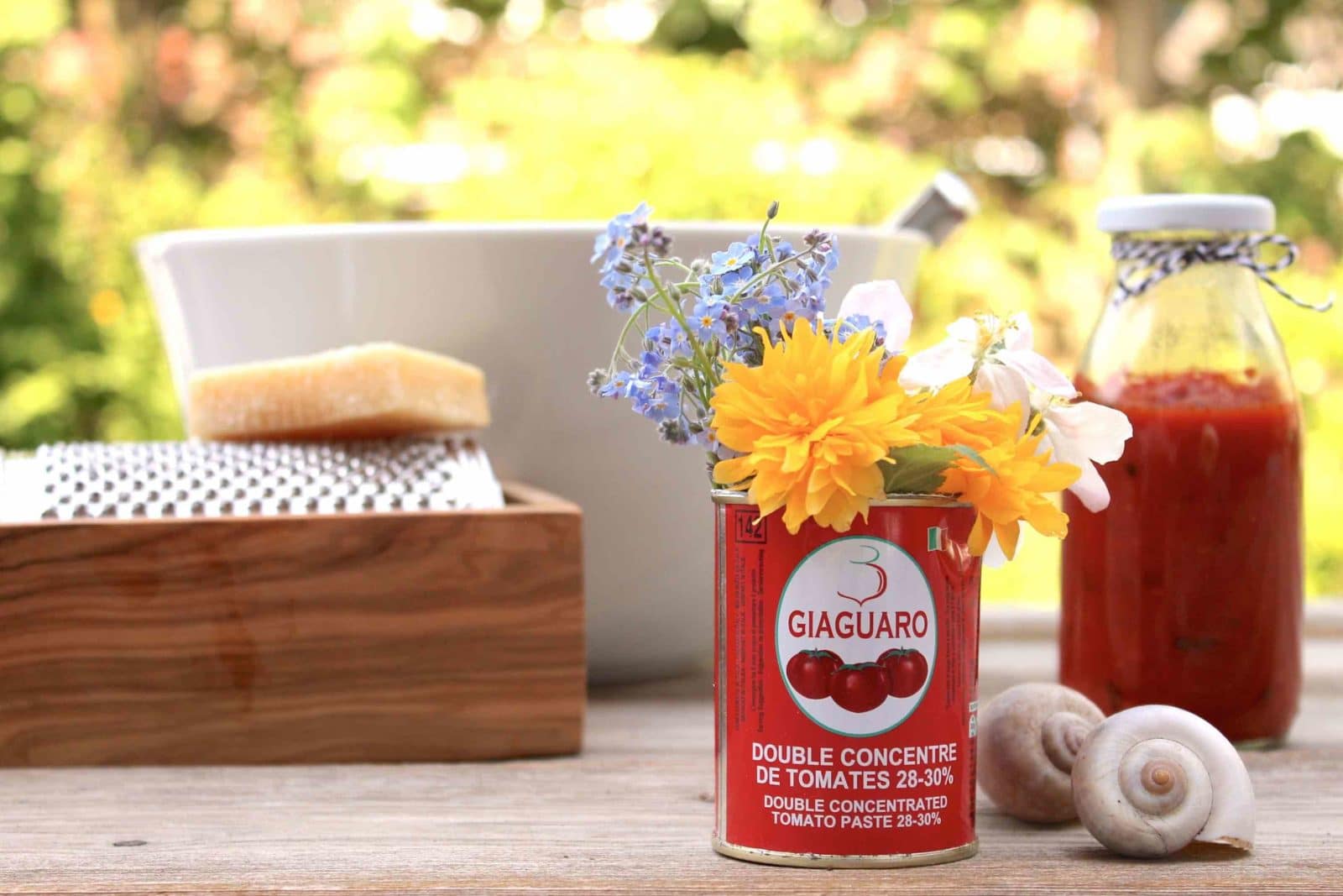 Easypeasy Tischdeko: Blumen in der Dose
