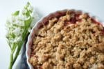 Knuspriger Rhabarber-Erdbeer-Crumble