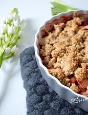 Knuspriger Rhabarber-Erdbeer-Crumble