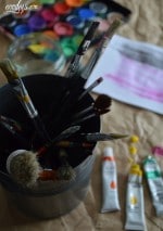 Schreibtisch mit großer Arbeitsplatte im Industrielook