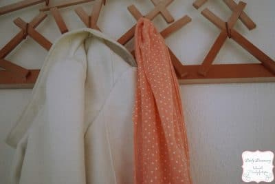 DIY-Garderobe im Mikado-Stil