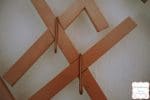 DIY-Garderobe im Mikado-Stil