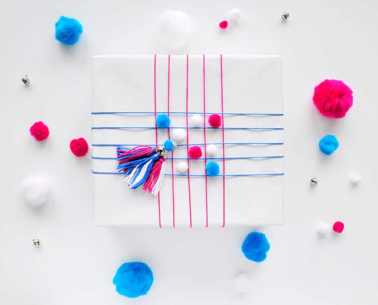 #12giftswithlove – DIY Lama-Mobile mit bunter Wolle