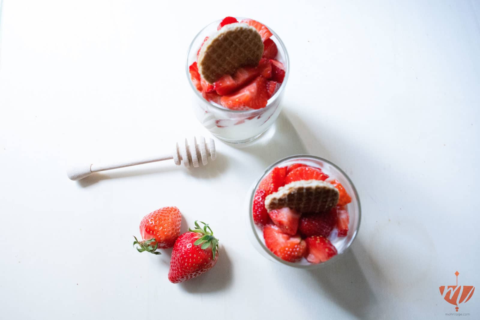 {Rezept} Erdbeer-Honig-Trifle | Sommer im Glas