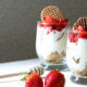 {Rezept} Erdbeer-Honig-Trifle | Sommer im Glas
