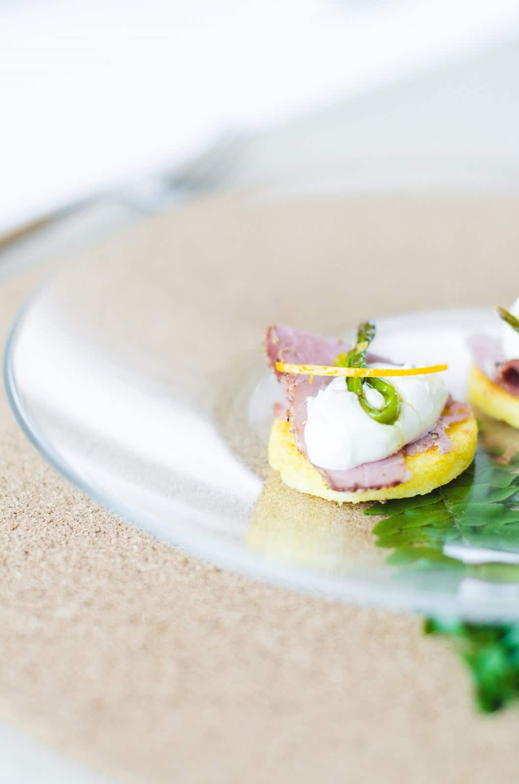 Polenta-Happen mit Spargel von den [Foodistas]